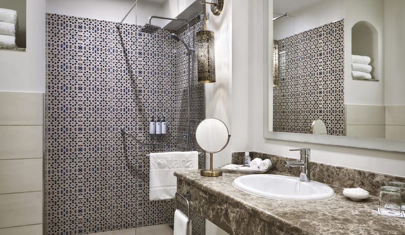 middle-east-holidays-ras-al-khaimah-the-cove-rotana-resort-guest- room-bathroom